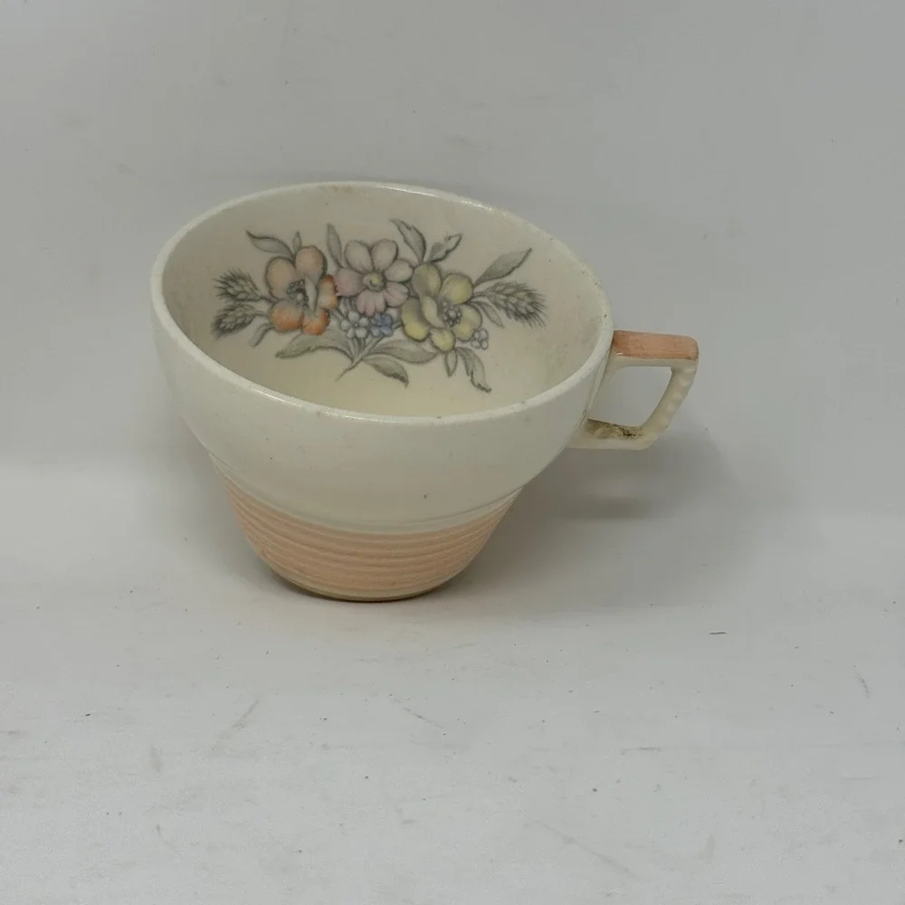 Hand Painted Floral Interior Ribbed Ceramic Teacup Peach Cream Cottagecore Vtg‎